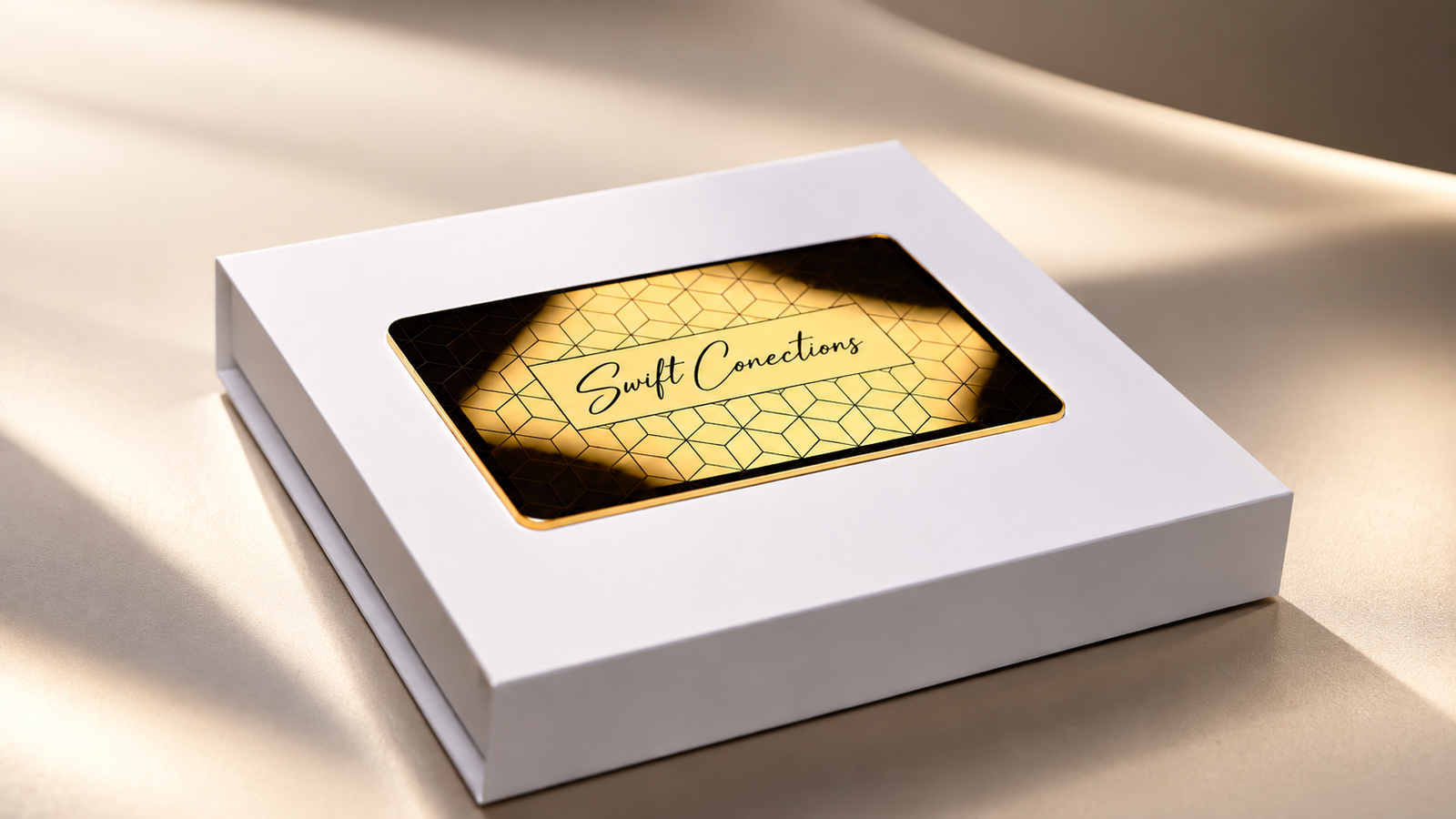 Tarjeta dorada Luxury Metal personalizada en su estuche blanco