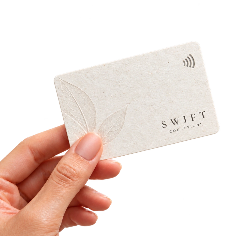 Tarjeta NFC blanca de Swift con textura natural y detalle de una hoja
